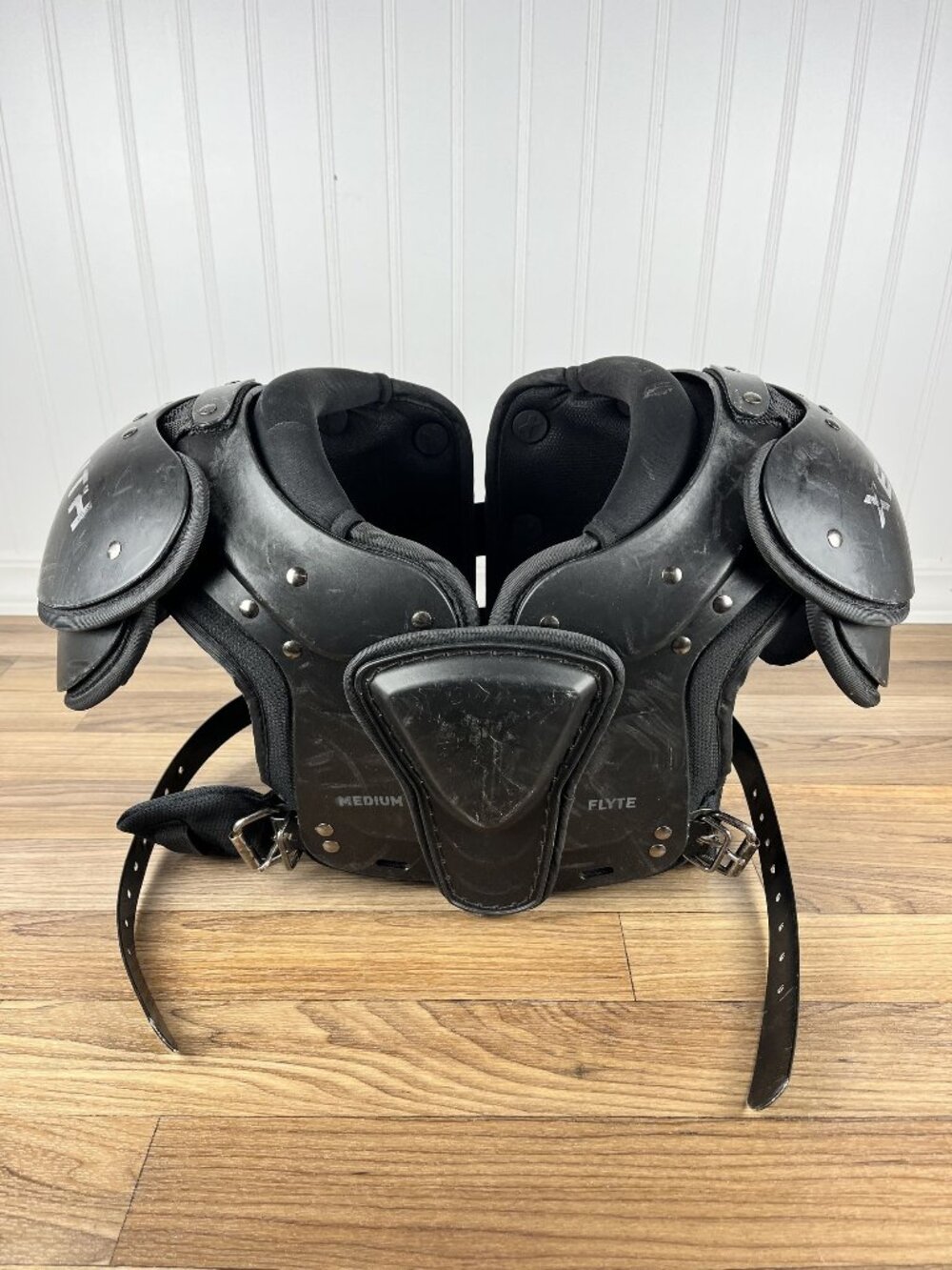 Xenith Flyte Medium Football Shoulder Pads Black Padded Adjustable